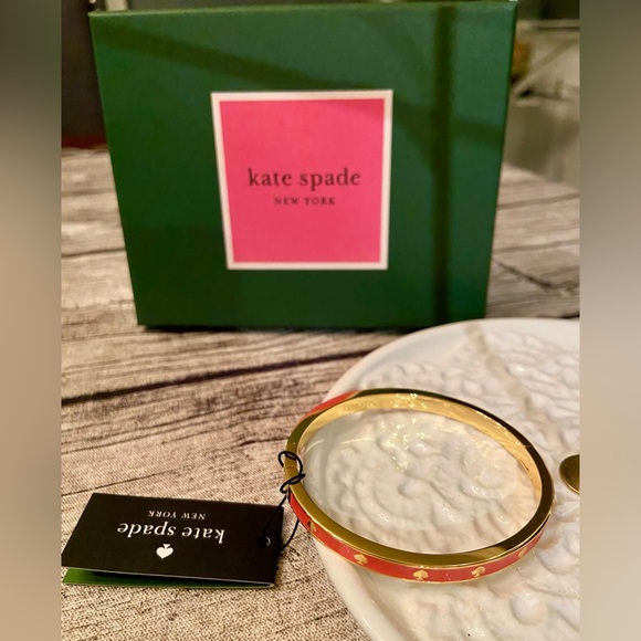 NWT! ♠️ Gift set kate spade logo hinge bangle/bracelet. Coral/gold colors. - Picture 1 of 13